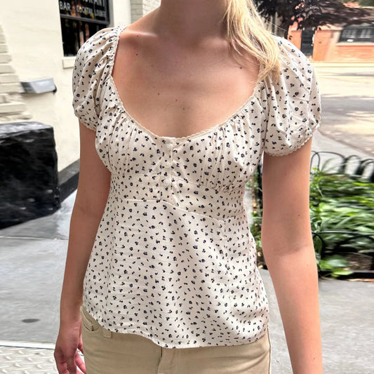 Charming Gaono Y2K Fairy Cottage Vintage T-shirt, designed with a cute square collar and whimsical lace details. This retro grunge piece offers a soft polyester and spandex blend for ultimate comfort. Perfect for summer outings, it features a flattering