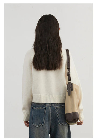 Cozy Loose Knitted Jumper with Raglan Sleeves, crafted from soft knitted fabric for a luxurious feel. This loose-fit design flatters every body shape while promoting breathability. Perfect for lounging at home or stylish brunch outings, it's available in